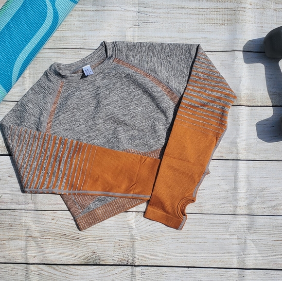 New Seamless Workout Set - Picture 3 of 6